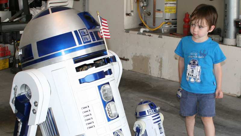 Illustration for article titled R2-D2 Lives In A Honda Element In Irvine, California